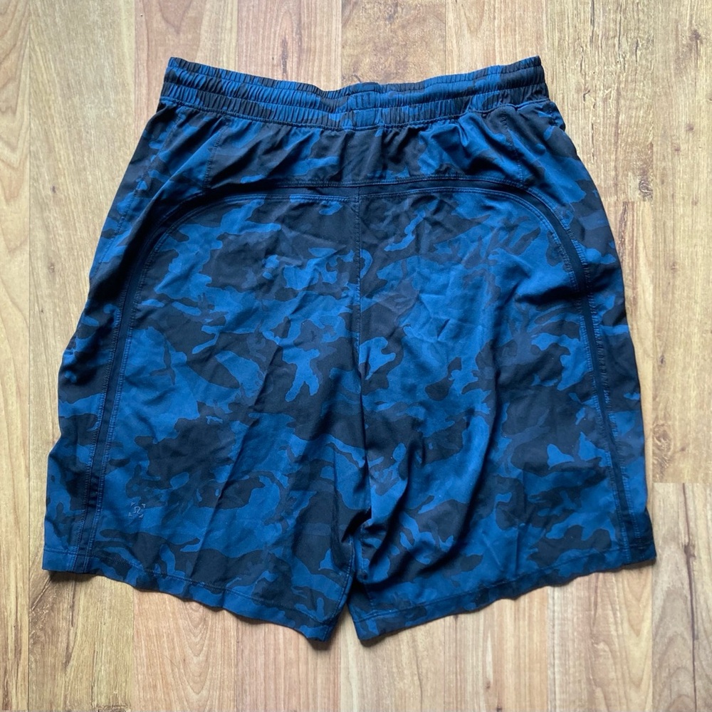 Lululemon Blue Camo Mens Medium T.H.E Shorts 9” Inseam Linerless Performance - Picture 10 of 10